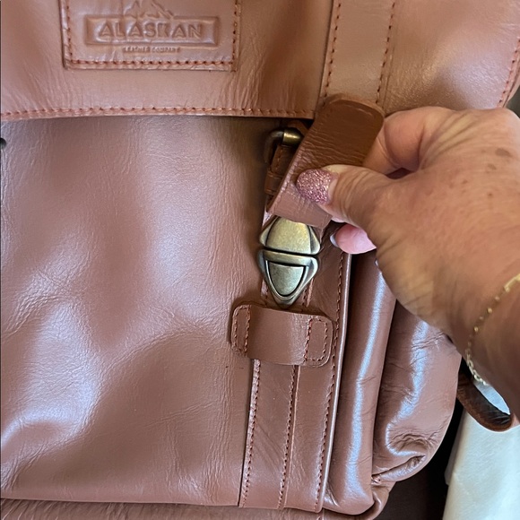 Alaskan Leather Company Tan Backpack NWT - Picture 5 of 9